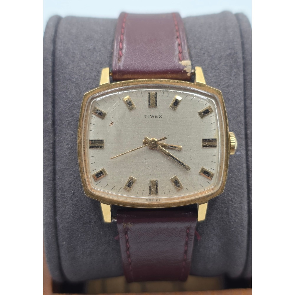 Vintage 1971 Timex Mercury 16160 2471 TV Dial Gold Tone Manual Wind Watch